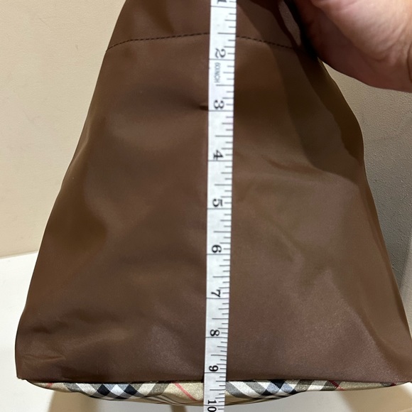 Burberry Blue Label Tote w/snap in removable Novacheck Pouch - Picture 6 of 11